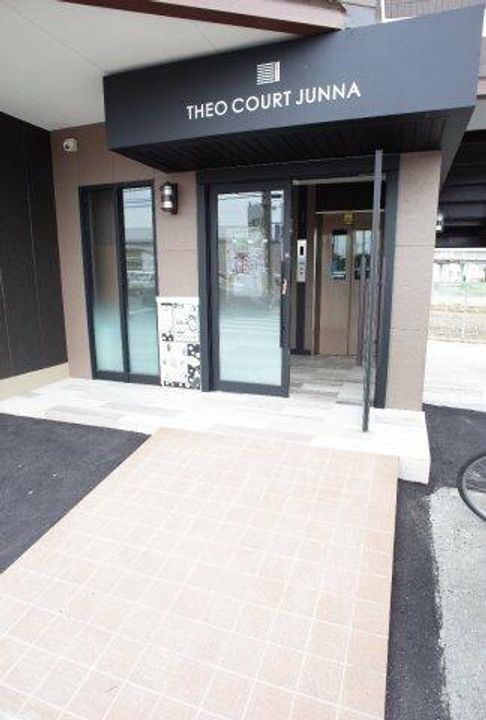 セオコート潤和の玄関