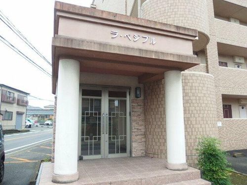 ラ・ペジブル303の玄関