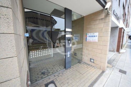 La Douceur湊町の玄関