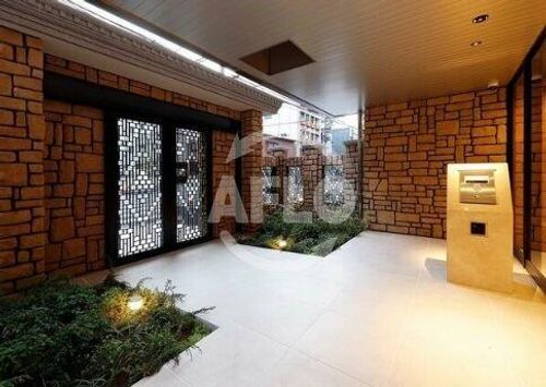 グランカーサ難波元町の玄関