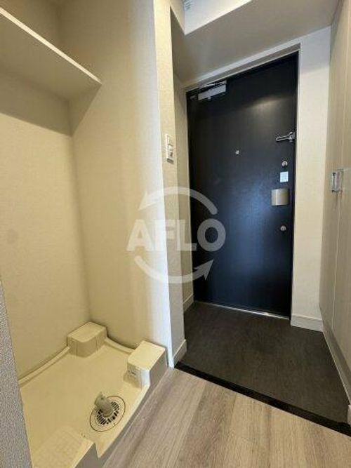 スプランディッド新大阪WESTの玄関