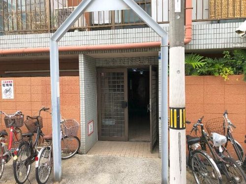 セラ天下茶屋の玄関