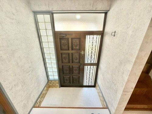 大阪府羽曳野市古市4丁目(一戸建)の賃貸物件の玄関