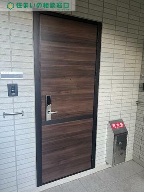 愛知県岡崎市赤渋町字袖広(アパート)の賃貸物件の玄関