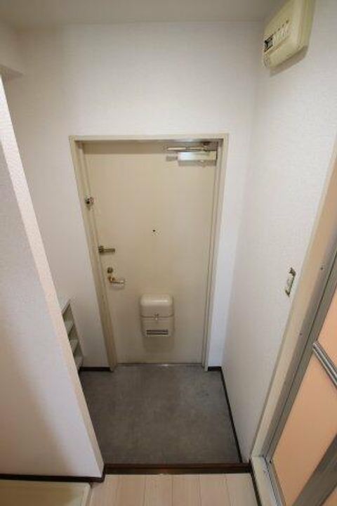レジデンス遊園前の玄関