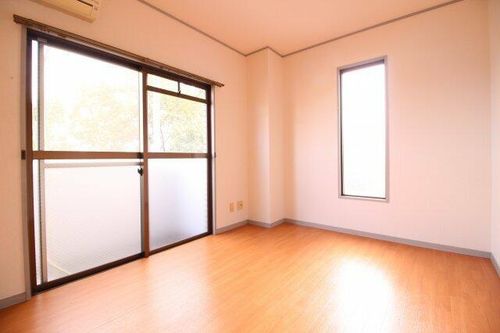 リッツハイツ星陵台の居間