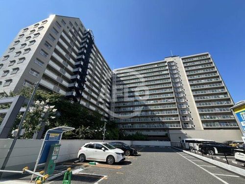 ファミールハイツ北大阪1号棟の外観