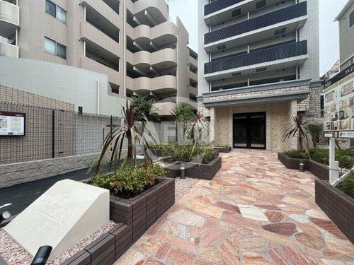 プレジオ西中島ASIANの玄関