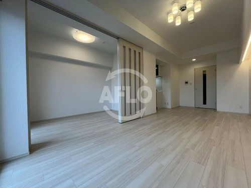 プレジオ西中島ASIANの居間