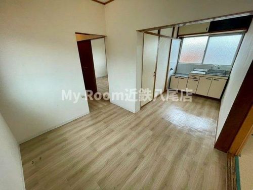 八尾マンションの居間