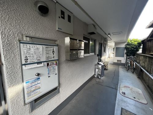 元町マンション302の玄関