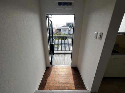 元町マンション302の玄関