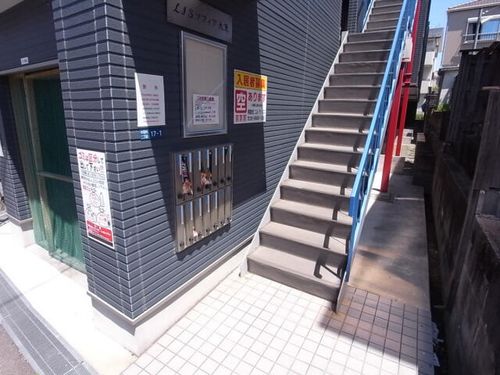 LISソフィア大東の玄関