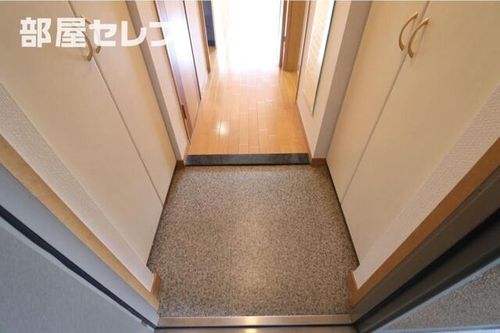 プレサンス名古屋駅前の玄関