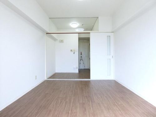 ReNaXia南摂津の内装