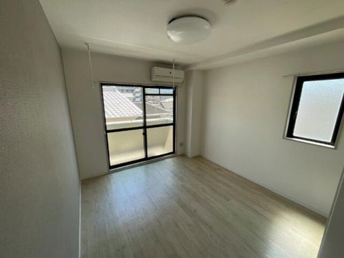 エイチ・ツー・オー河内長野210の居間