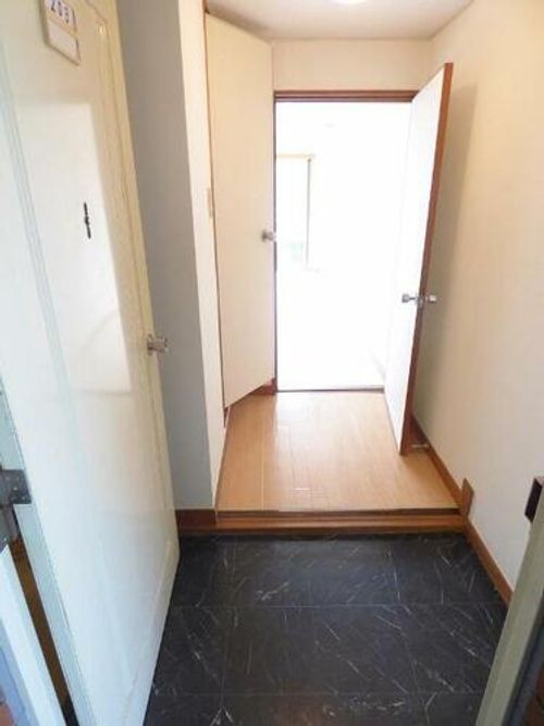 レジデンスサザン503の玄関