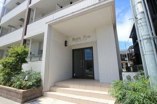 エトワールフィクスの玄関