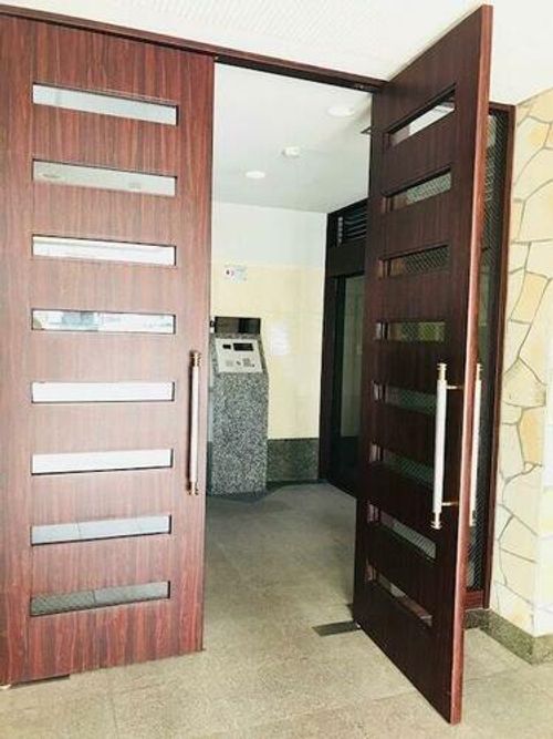 ラフォーレ西公園の玄関