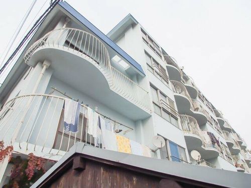ブルーハイツ塩屋の外観