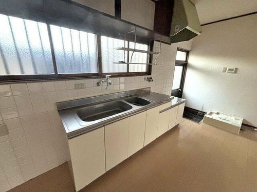 大阪府羽曳野市羽曳が丘西1丁目(一戸建)の賃貸物件のキッチン