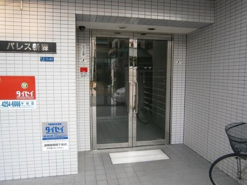 パレス新森の玄関