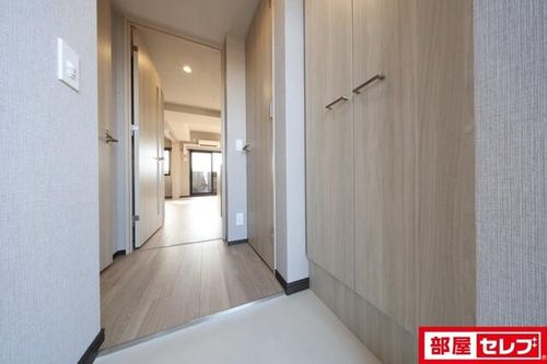 メイクスアート金山SOUTH707の玄関