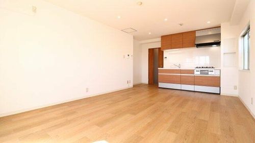 M&Cビルの居間
