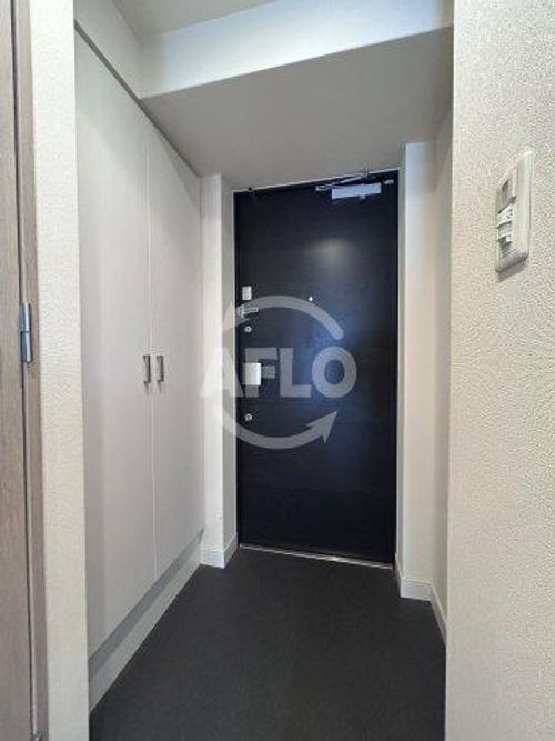 プレサンス新大阪ザ・デイズの玄関