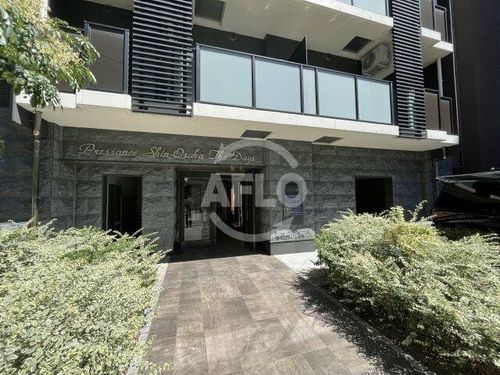 プレサンス新大阪ザ・デイズの玄関