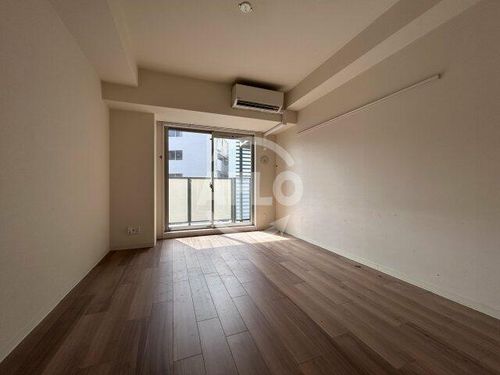 プレサンス新大阪ザ・デイズの居間