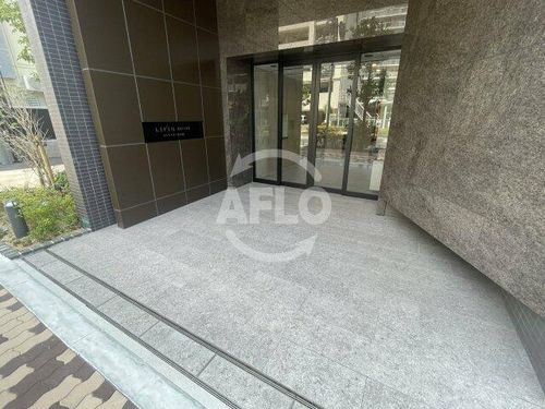 リビオメゾン新大阪の玄関