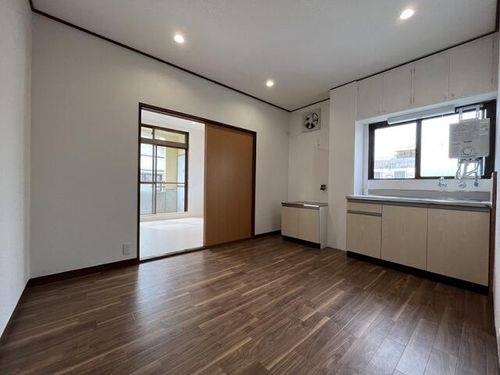 美乃新荘202の居間