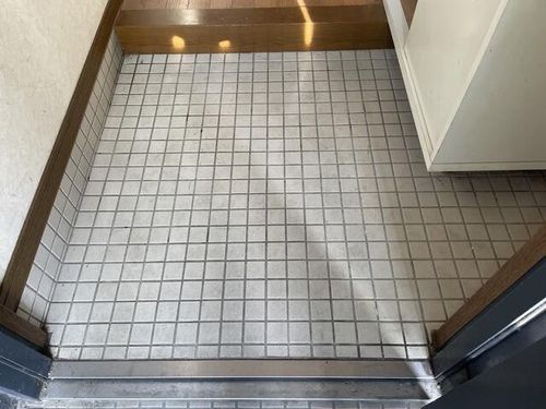 グリーンコスモ田井2-Cの玄関