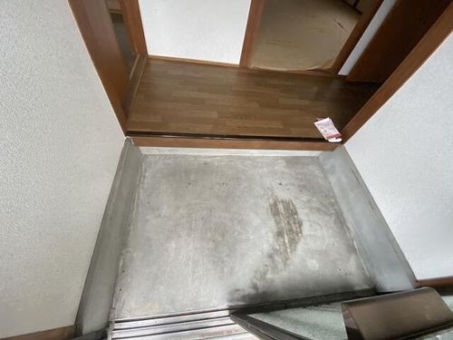 兵庫県姫路市飾磨区若宮町(一戸建)の賃貸物件1の玄関