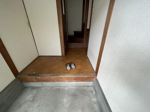 兵庫県姫路市東今宿6丁目(一戸建)の賃貸物件2の玄関