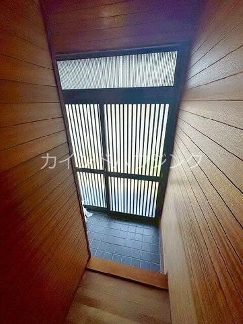 大阪府泉佐野市泉ケ丘5丁目(一戸建)の賃貸物件の玄関