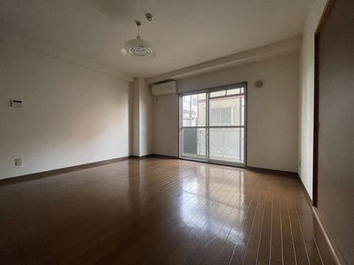 グリーンコスモ田井1-Cの居間