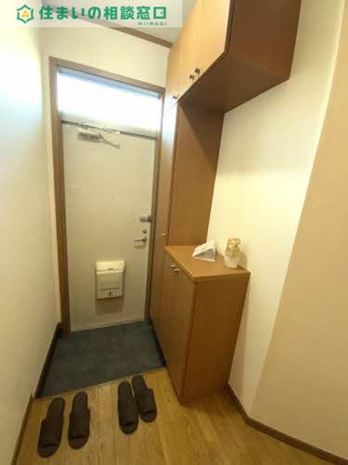 愛知県岡崎市東大友町字西浦(アパート)の賃貸物件の玄関