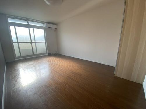 ドリーム三条206の居間