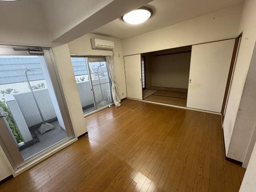 ラブリー姫路手柄山407の居間