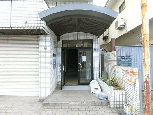 ハイツ五條の玄関