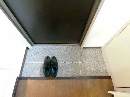 ハイツ五條の玄関