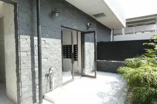アバンサール清水丘の玄関