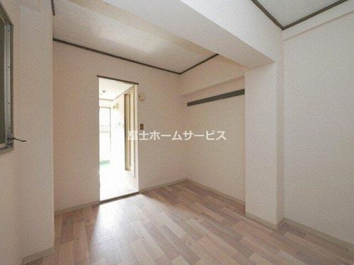 メゾン真法院の居間