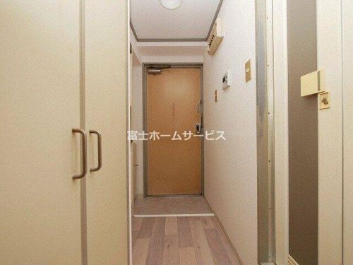メゾン真法院の玄関