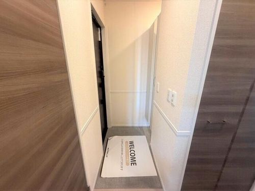 アベニール203の玄関