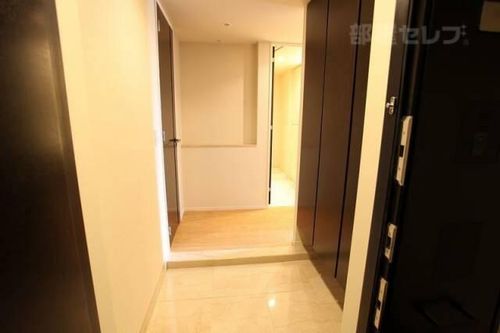 ブリリアタワー名古屋グランスイートの玄関