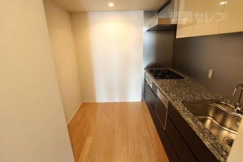 ブリリアタワー名古屋グランスイートのキッチン