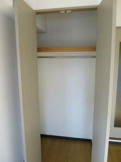 リファレンス県庁口の内装